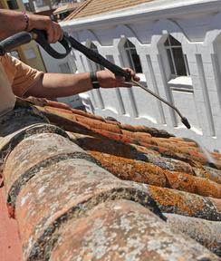 cout demoussage de toiture  saint germain les arpajon 